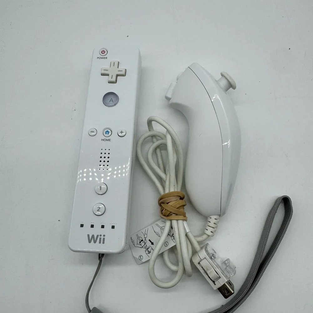 Nintendo Wii Console MODEL NO. RVL-001 (GameCube Compatible) Bundle Tested